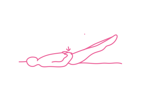 Надавливания руками на пупок, лежа на спине 2