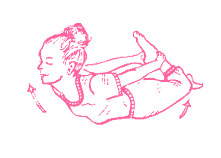 Поднимание головы и груди лежа на животе и держась за лодыжку. Упражнение Кундалини Йоги