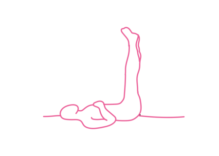 Удерживание ног, поднятых на 90 градусов с руками на Сердечном Центре (5 мин)